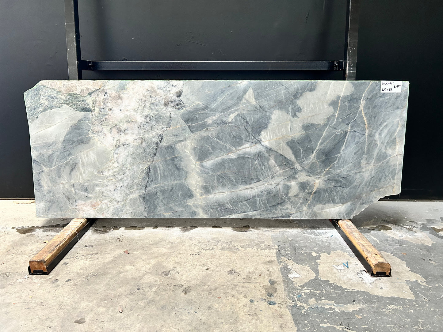 Ijen Blue Fantasy Leathered 2cm Quartzite 65x28 Location EE