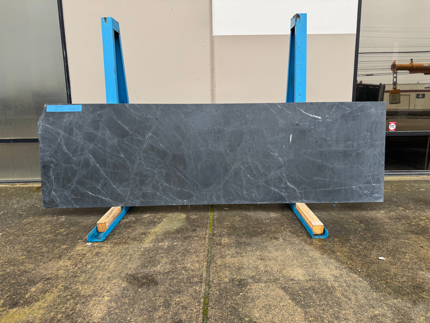 Black Diamond Leathered 2cm Quartzite 100x30 Location Z