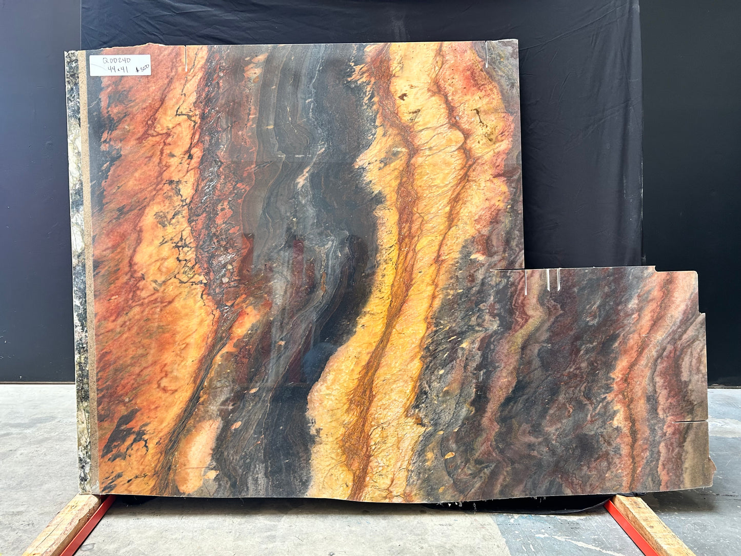 Volcano 2cm Quartzite 44x41