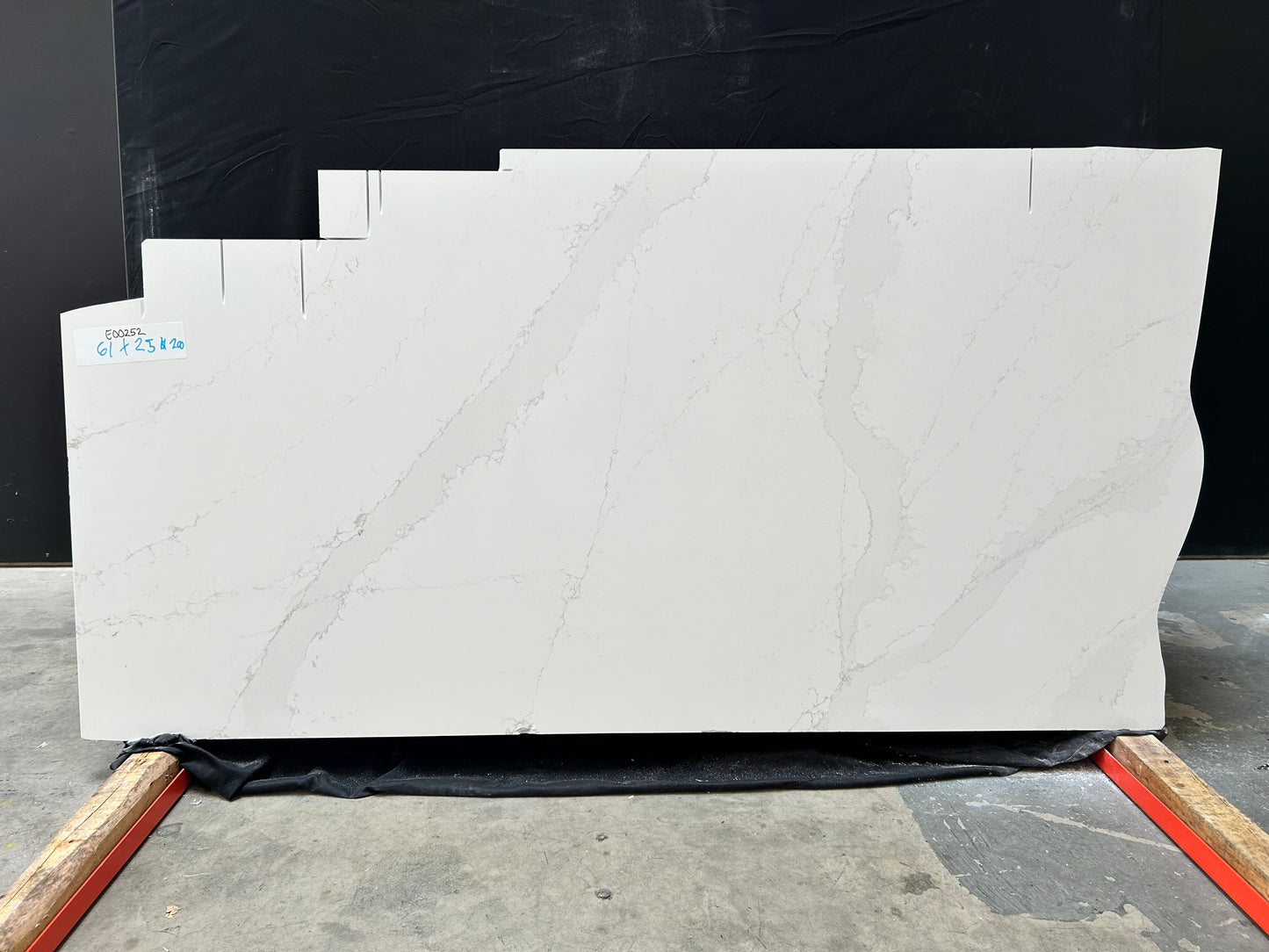 Encore White 2cm Quartz 61x25