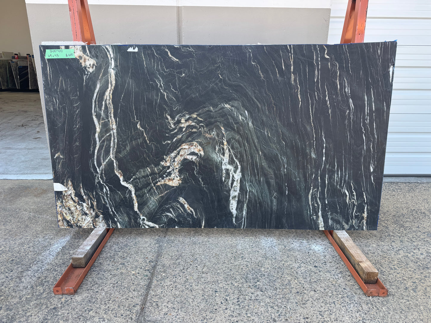 Belvedere 2cm Quartzite leathered 79x43 Location EE
