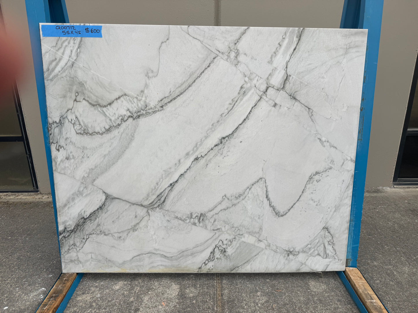 Sea Pearl 2cm Leathered Quartzite 55x45 Location PP
