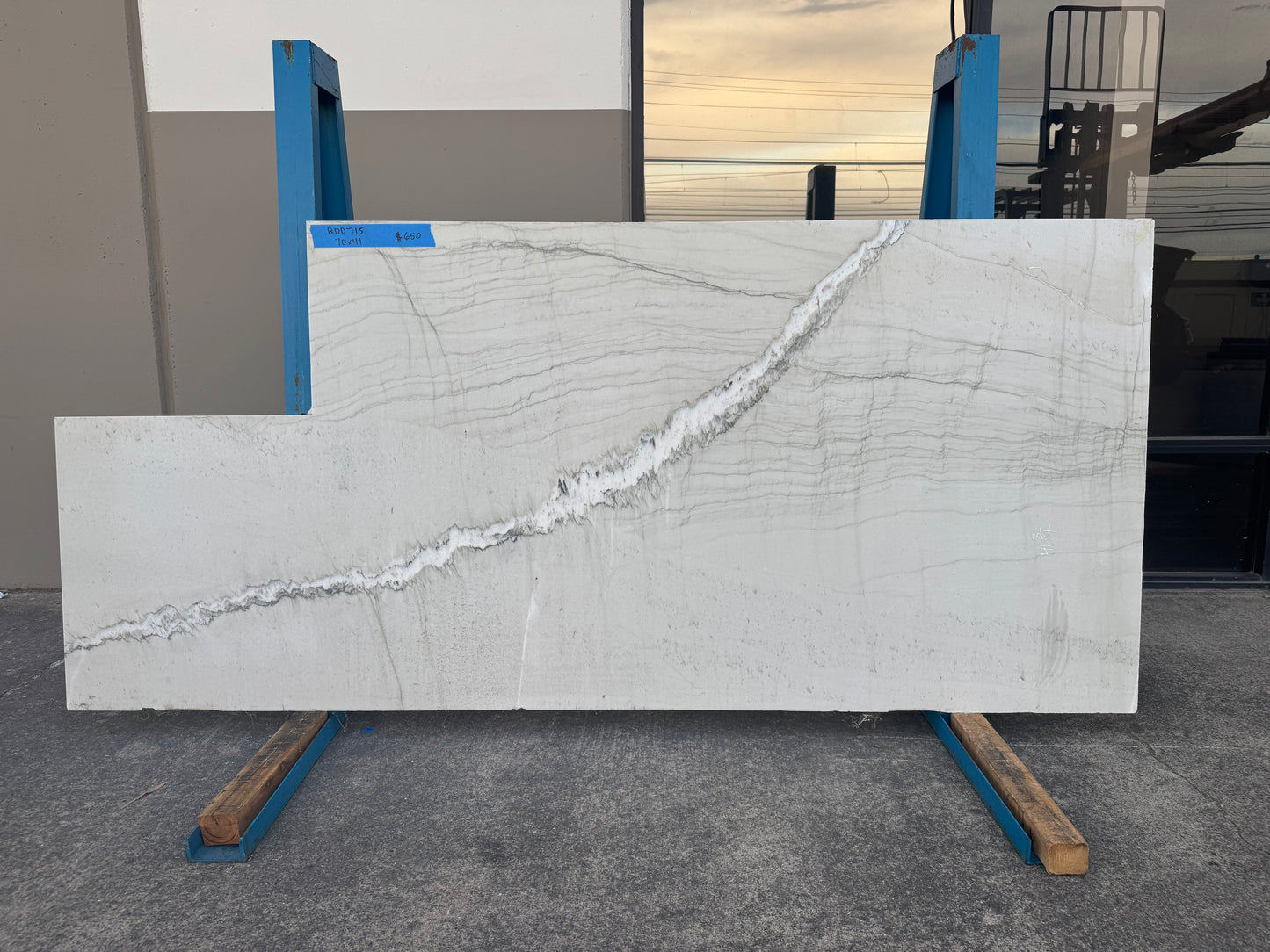 Mont Blanc 2cm Leathered Quartzite 70x41 Location G