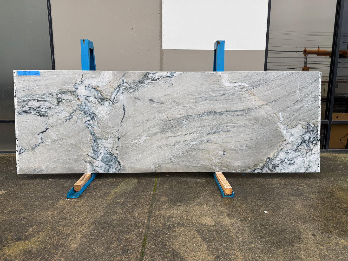 Poseidon Crystal 2cm Quartzite 127x42 Location Stage