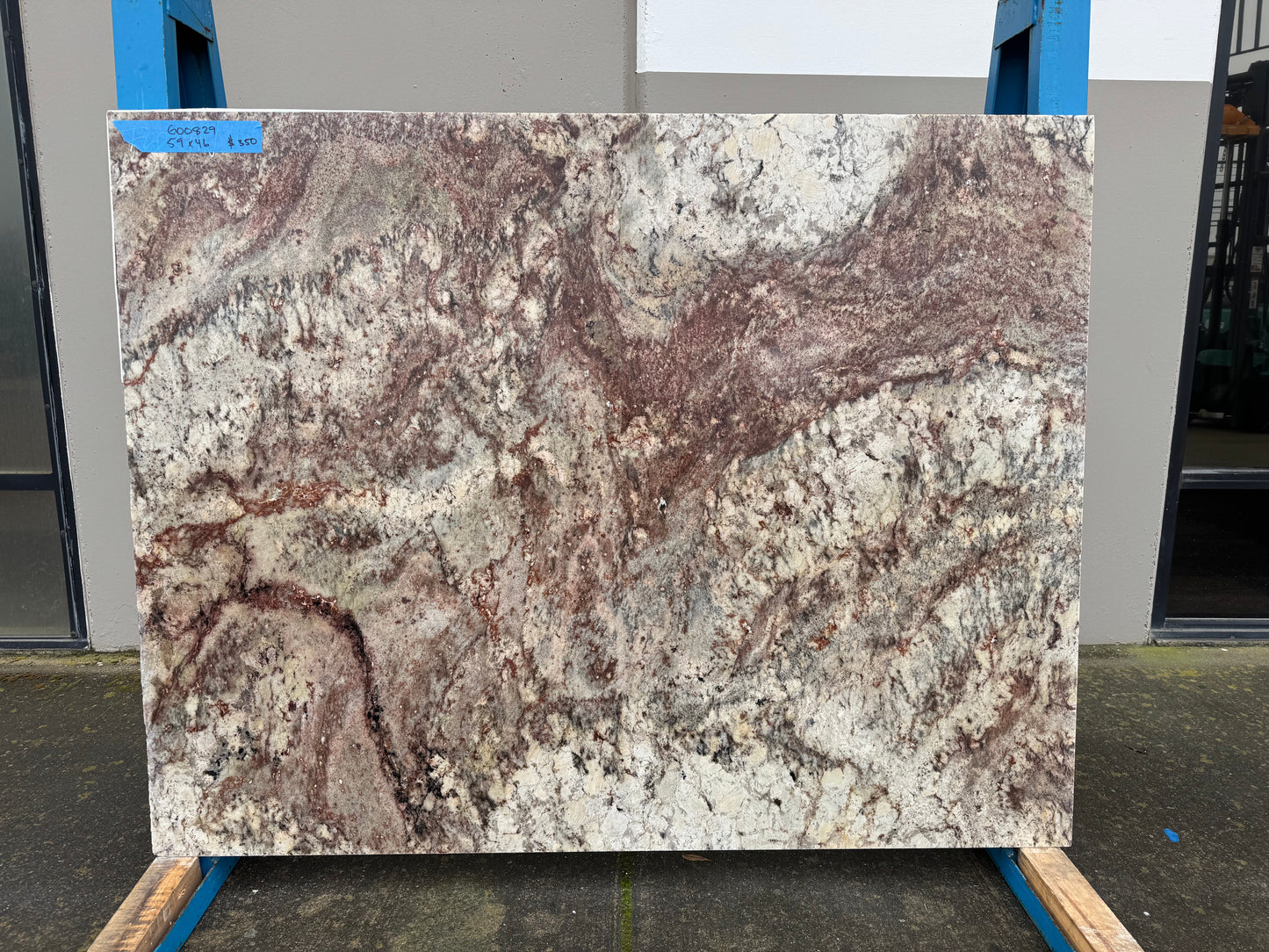 Typhoon Bordeaux 2cm Granite 59x46 Location NN