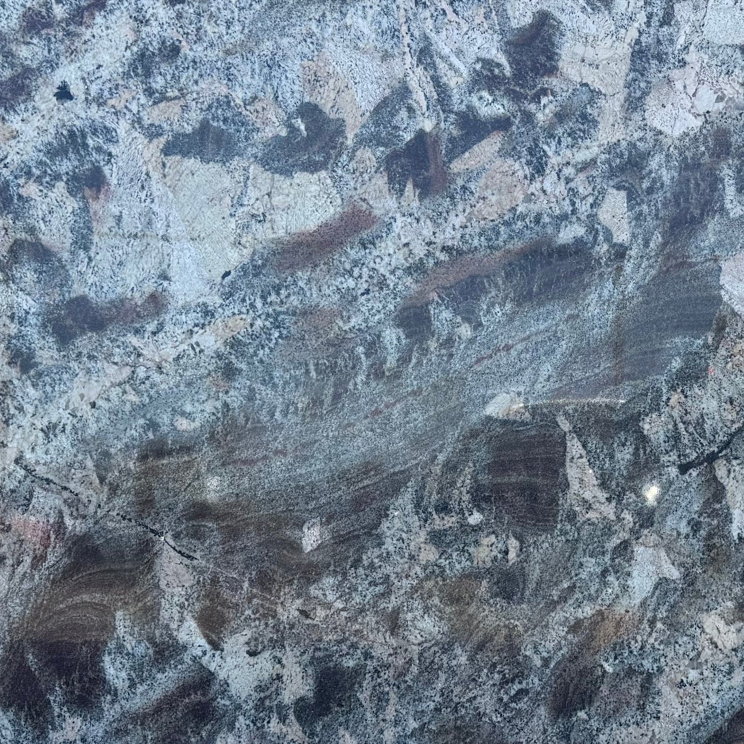 Netuno Bordeaux 2cm Granite 110x41 Location X