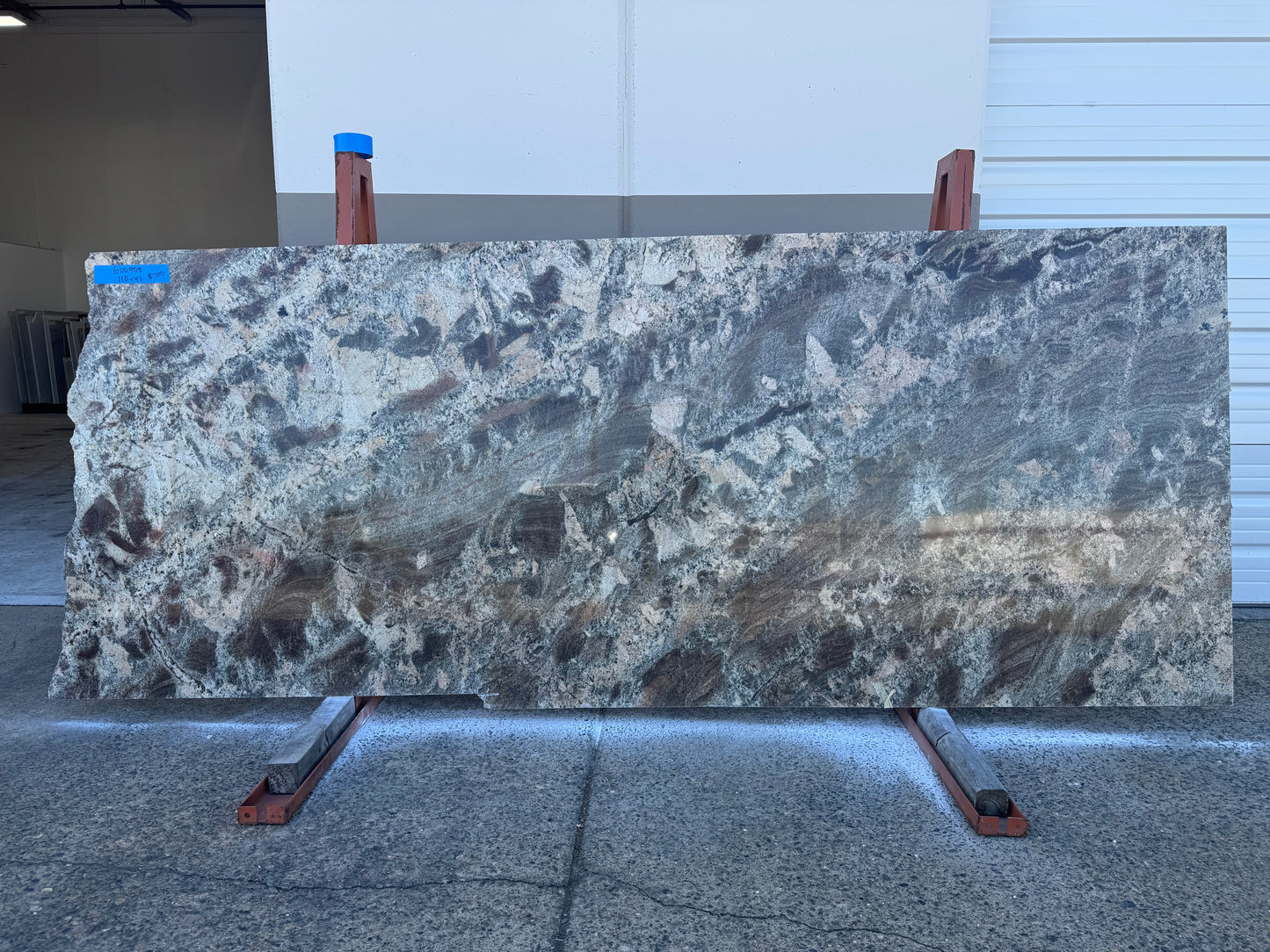 Netuno Bordeaux 2cm Granite 110x41 Location X